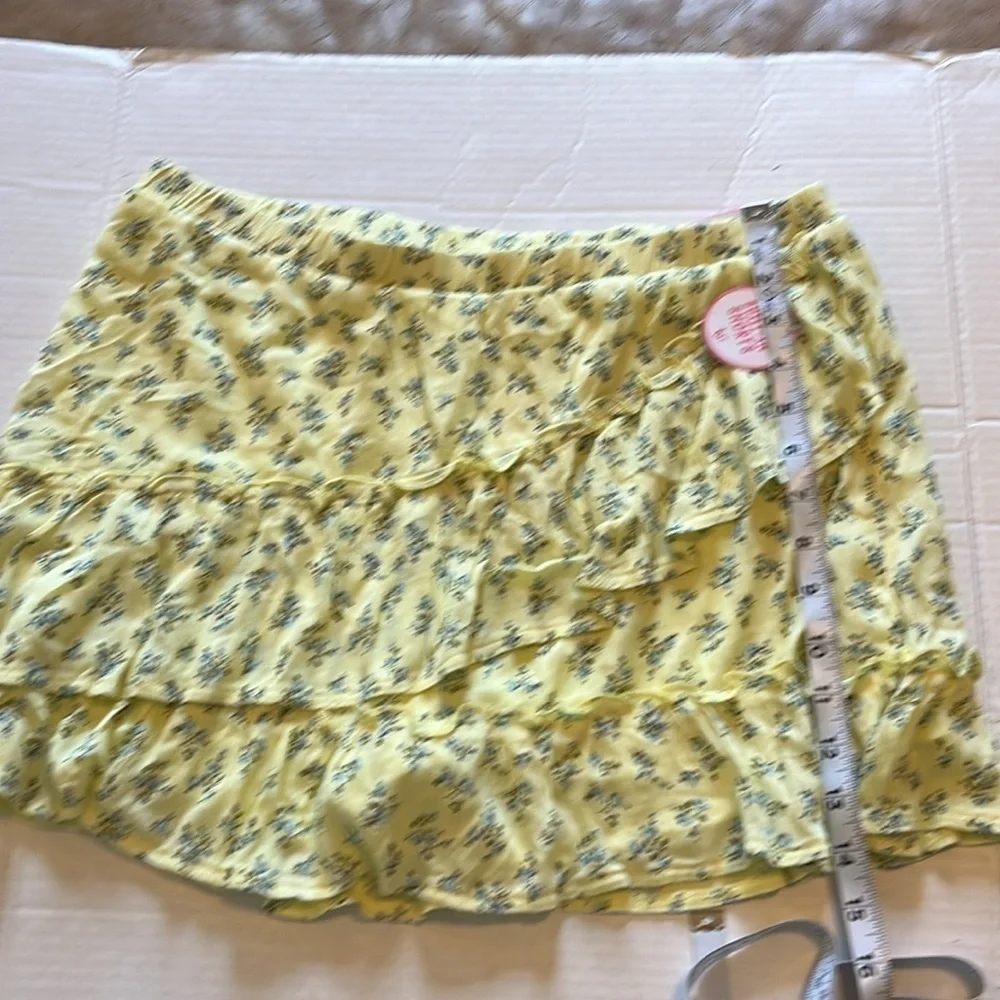 NWT-Justice-plus-yellow floral-woven tiered ruffled,mini, skirt/skort.